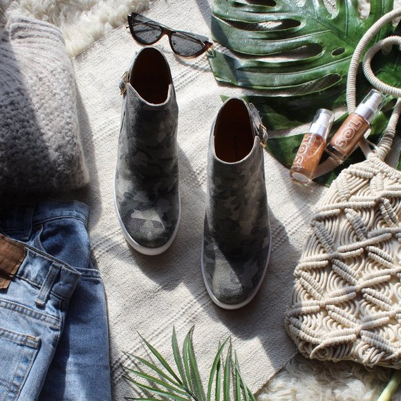 🆕️//Summer Essentials// Camo Wedge Sneaker - Picture 5 of 5